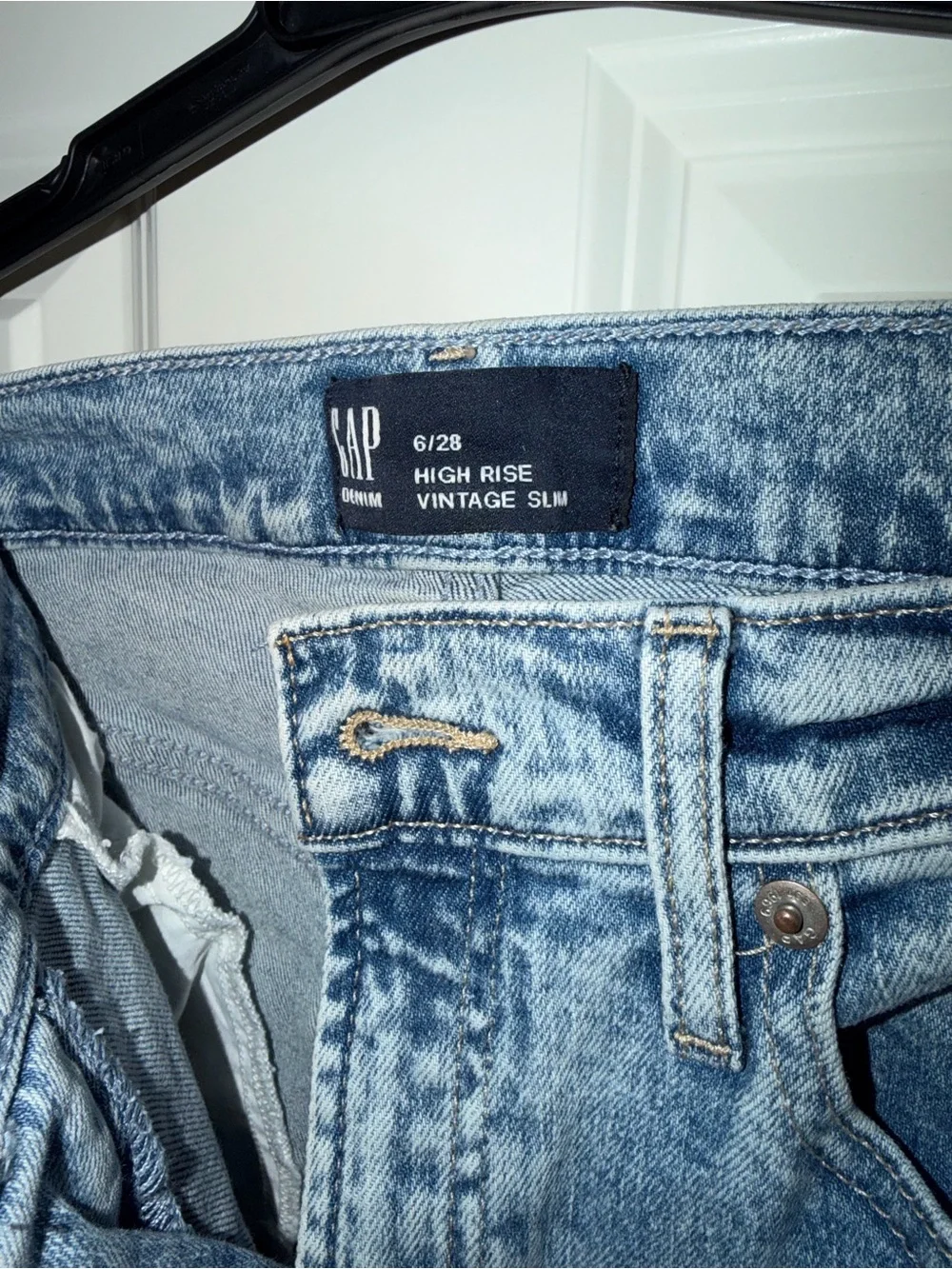 GAP Women’s Blue Slim Straight Jeans